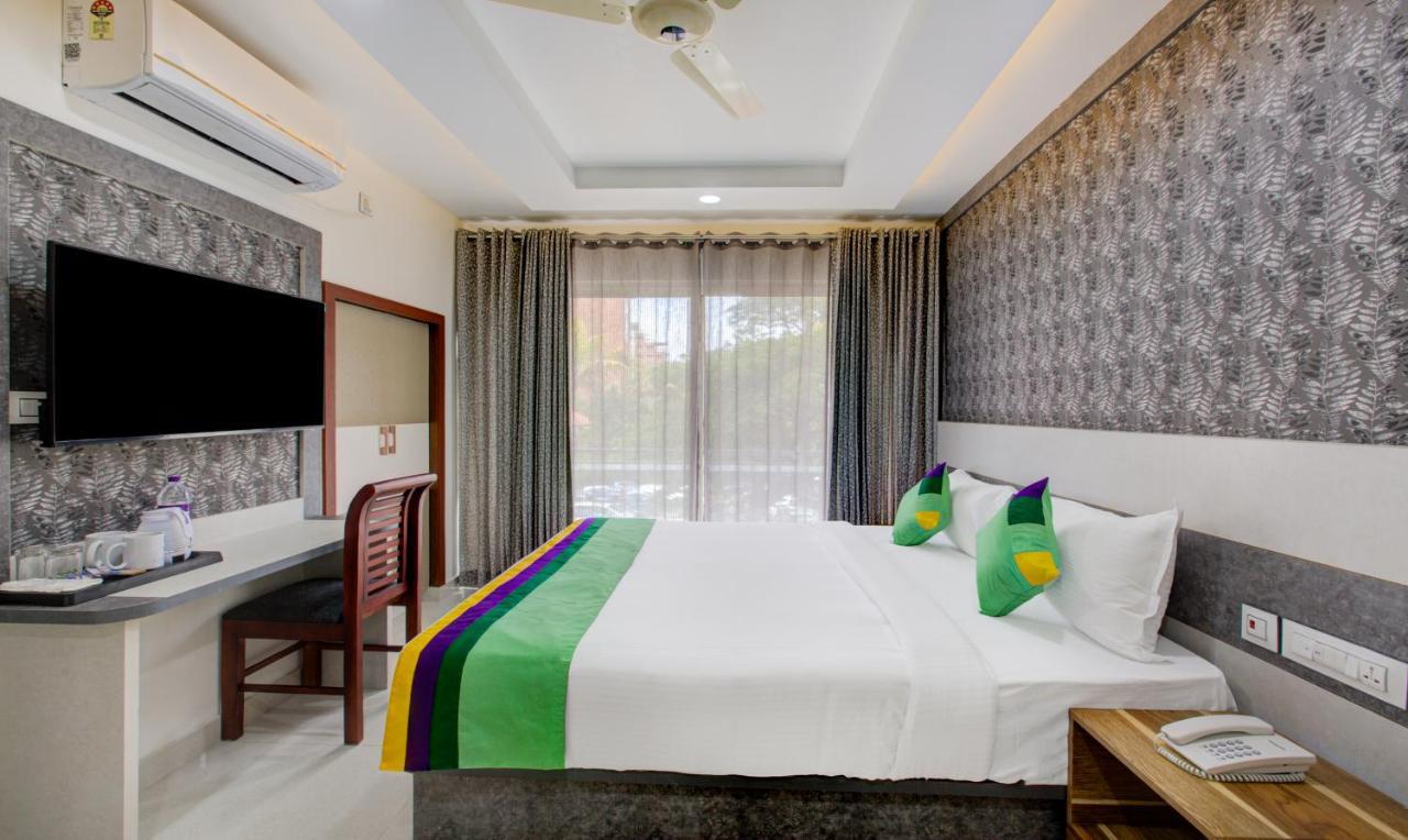 होटल Treebo Shore Residency, 290 M From Lakeshore Hospital Kochi