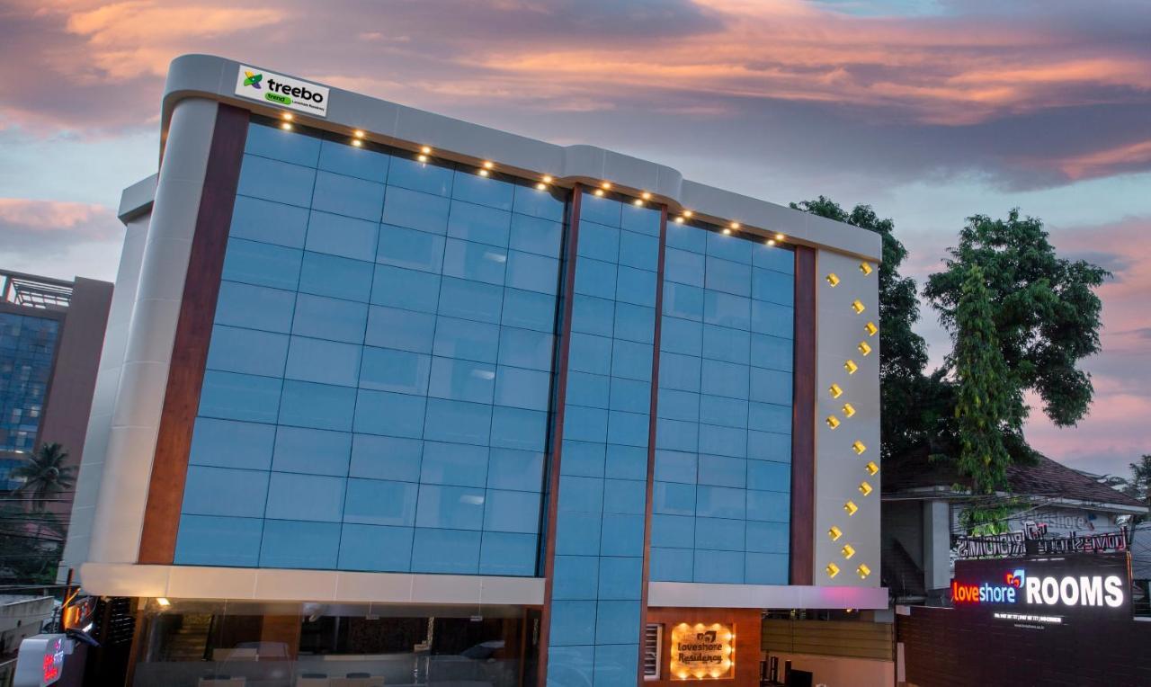 Treebo Shore Residency, 290 M From Lakeshore Hospital होटल