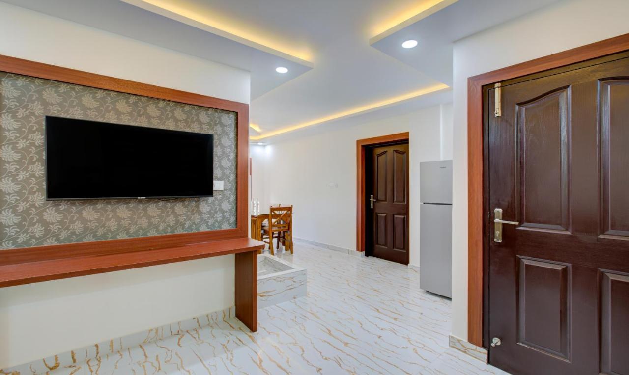 होटल Treebo Shore Residency, 290 M From Lakeshore Hospital 3*
