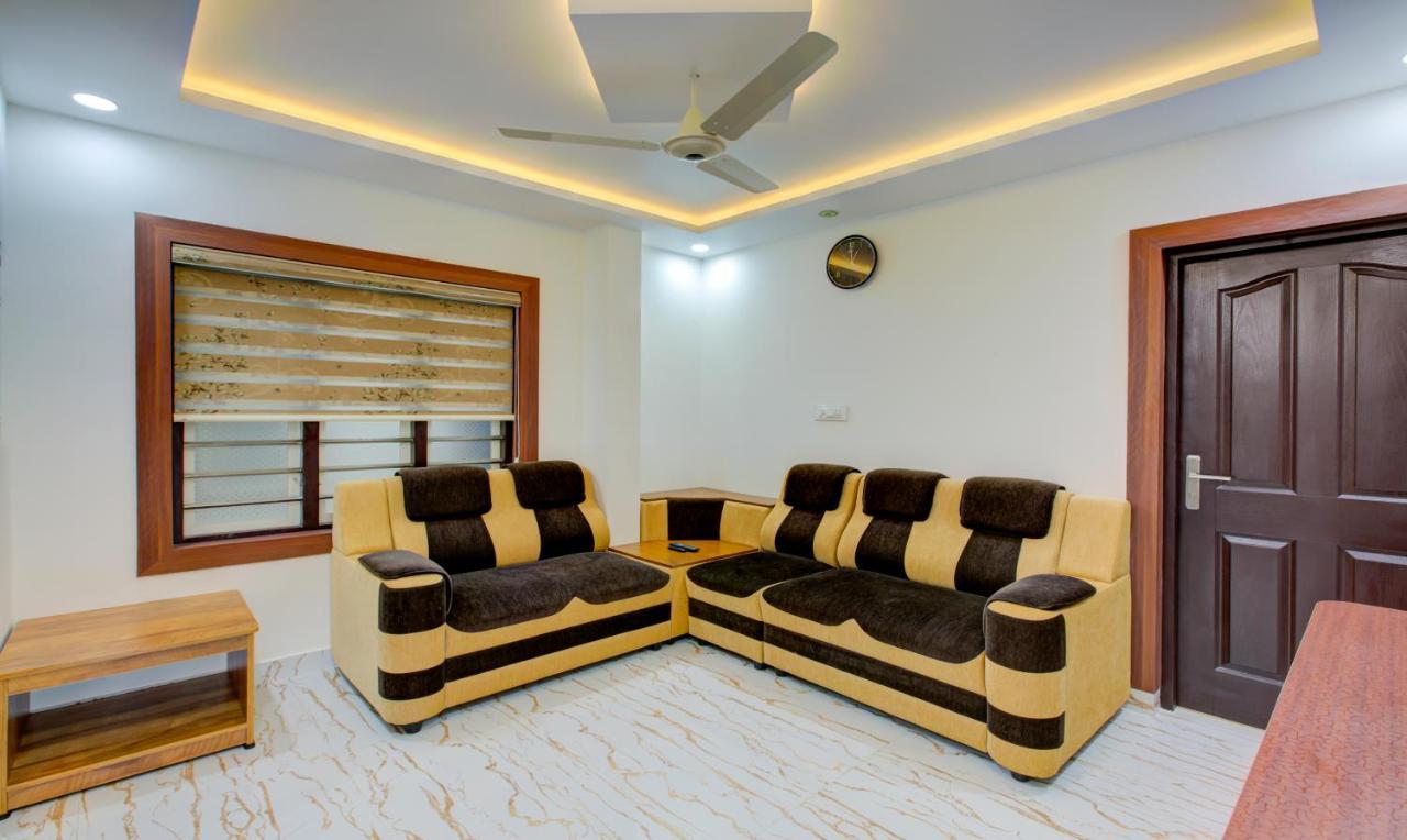 Treebo Shore Residency, 290 M From Lakeshore Hospital होटल Kochi