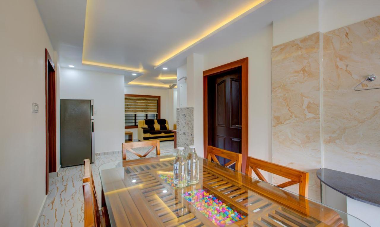 होटल Treebo Shore Residency, 290 M From Lakeshore Hospital 3*