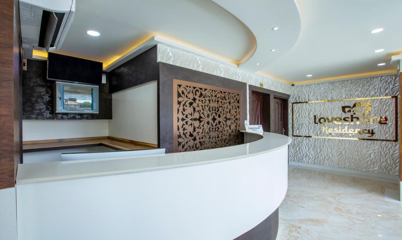 Treebo Shore Residency, 290 M From Lakeshore Hospital