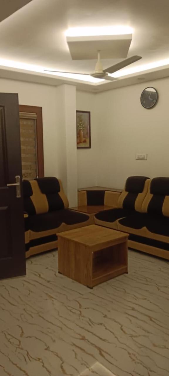 Treebo Shore Residency, 290 M From Lakeshore Hospital होटल 3*